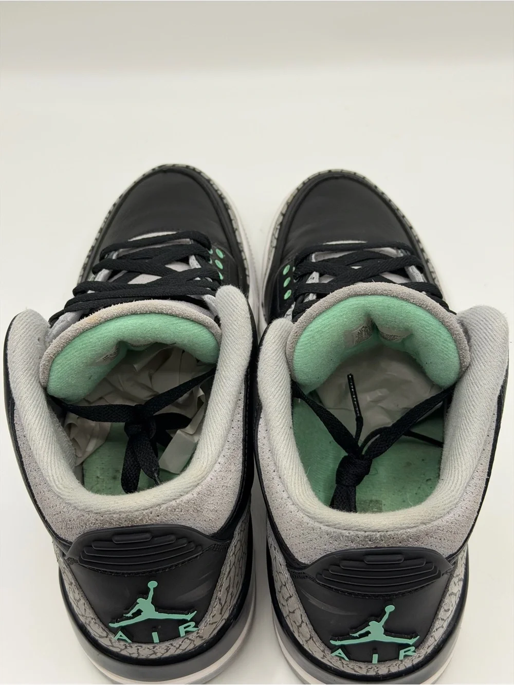 Air Jordan 3 Retro Green Glow Black Cement Men’s Size 10.5